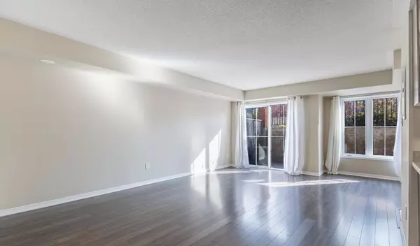 Oakville, ON L6H 0J2,2468 Post Rd #27