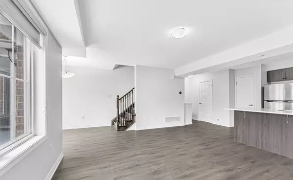 Milton, ON L9E 1S1,879 Cactus Pt