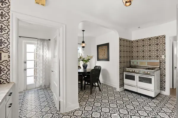 2134 Stewart St, Santa Monica, CA 90404-5213