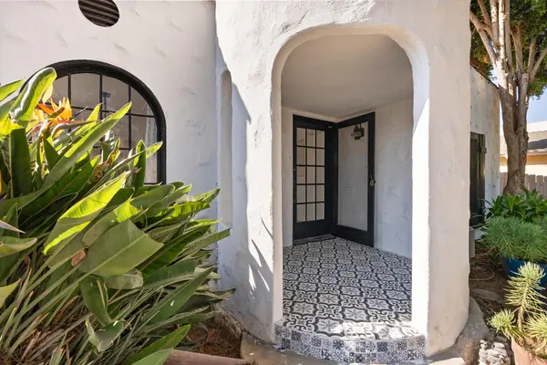 2134 Stewart St, Santa Monica, CA 90404-5213