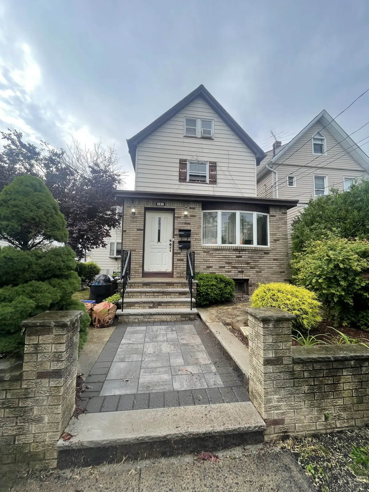 191 Everett Pl, East Rutherford, NJ 07073-1704