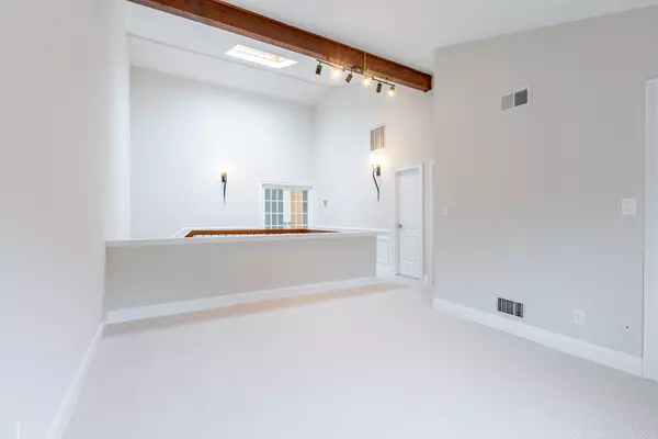 Bay Shore, NY 11706,43 Boathouse Lane East