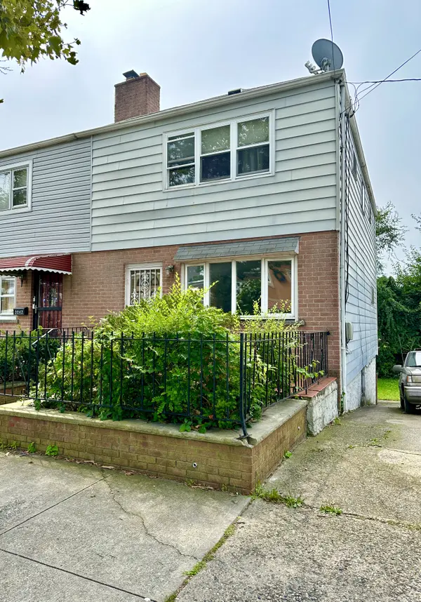 3045 Grace Ave, Bronx, NY 10469-3228