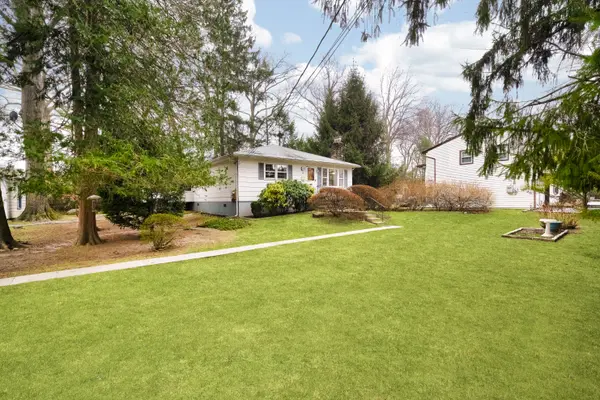 29 Amundsen Ln, New City, NY 10956-1705