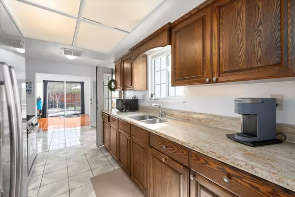 Rialto, CA 92376-3936,882 N Driftwood Ave
