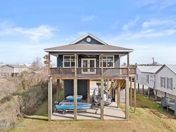 5035 Utah St, Bay St Louis, MS 39520