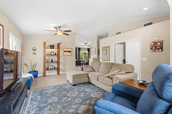 543 Shadow Tree Dr, Oceanside, CA 92058-7030