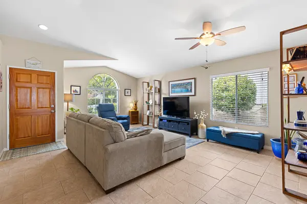 543 Shadow Tree Dr, Oceanside, CA 92058-7030