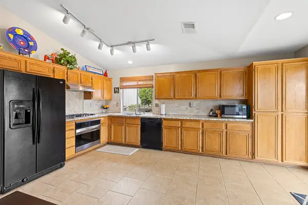 543 Shadow Tree Dr, Oceanside, CA 92058-7030