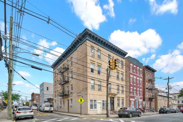 3501 Hudson Ave, Union City, NJ 07087-6043