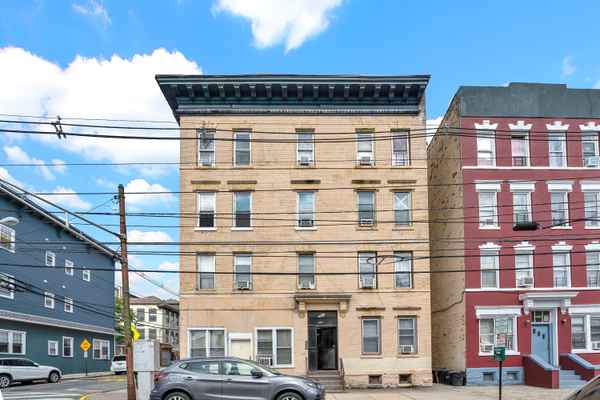 3501 Hudson Ave, Union City, NJ 07087-6043