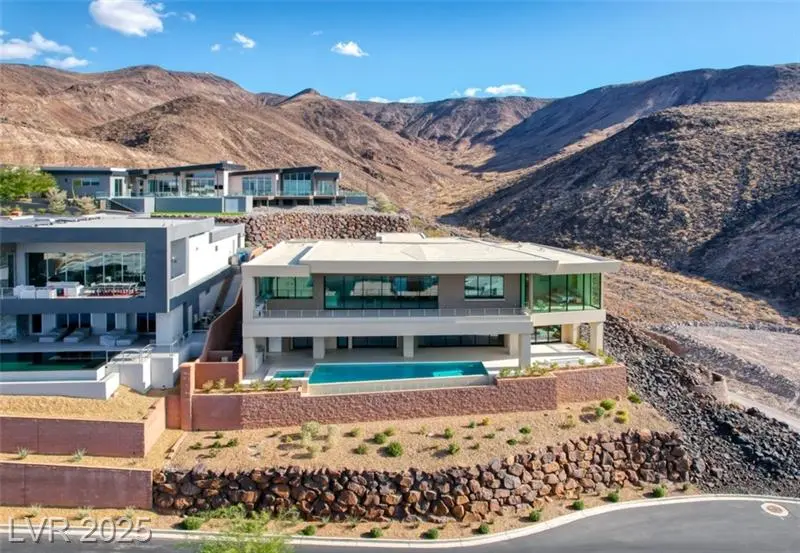 677 Overlook Rim Dr, Henderson, NV 89012-5839