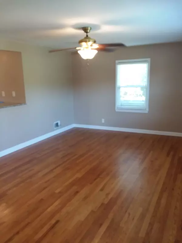 4925 Charles St, Omaha, NE 68132-1503