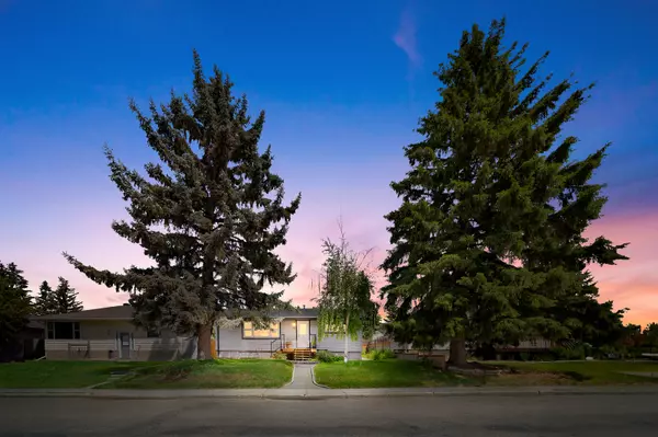 14 Knight St, Okotoks, AB T1S 1G3