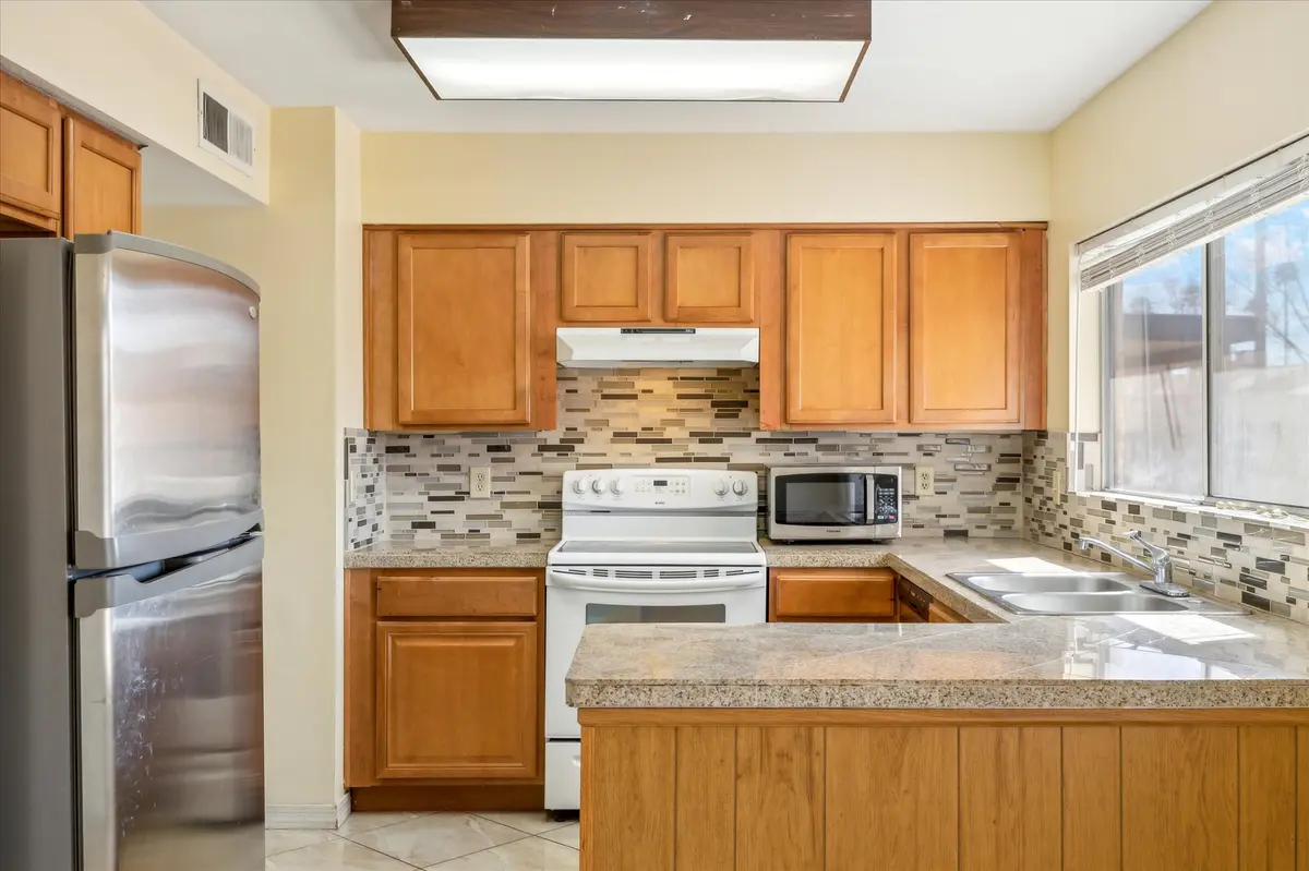 931 W Hermosa Dr, Tempe, AZ 85282-4706