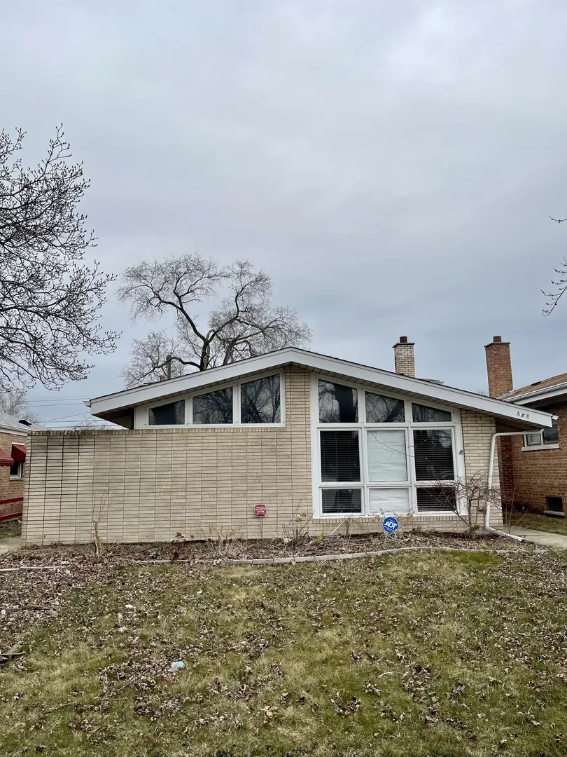 688 E 154th St, Dolton, IL 60419-2671