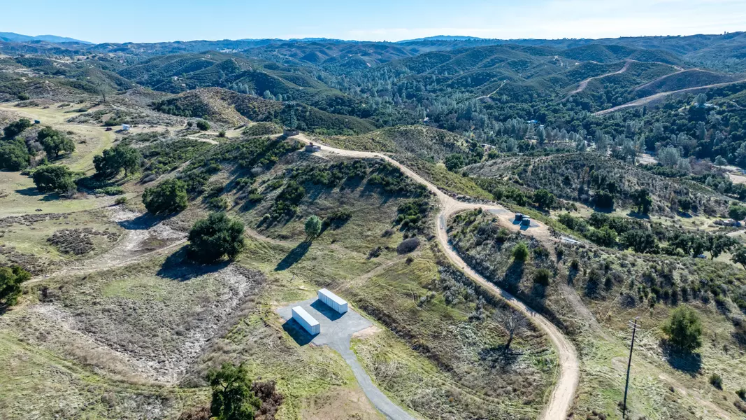 9280 Huer Huero Rd, Creston, CA 93432-9767