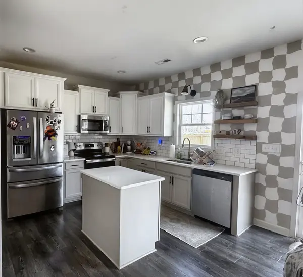 1120 Mayfern Dr, Hope Mills, NC 28348-5002