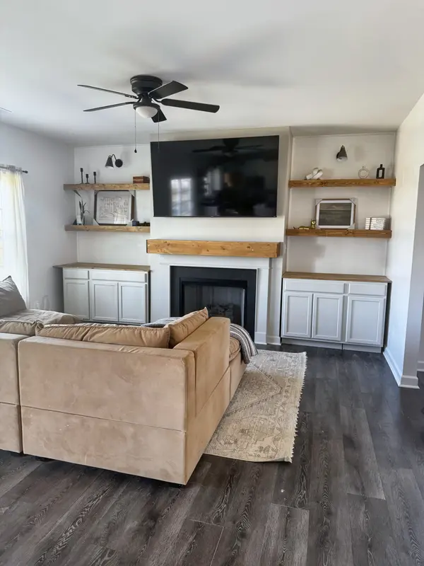 1120 Mayfern Dr, Hope Mills, NC 28348-5002