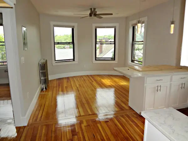 19 Seaverns Ave #3F, Jamaica Plain, MA 02130-2875