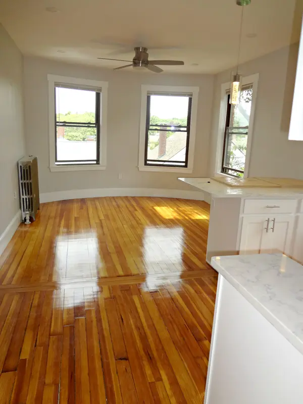 19 Seaverns Ave #3F, Jamaica Plain, MA 02130-2875