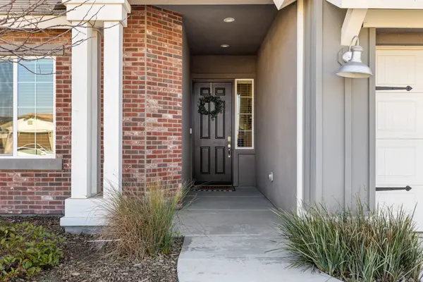 15049 Mahogany Ct, Bakersfield, CA 93314-9377