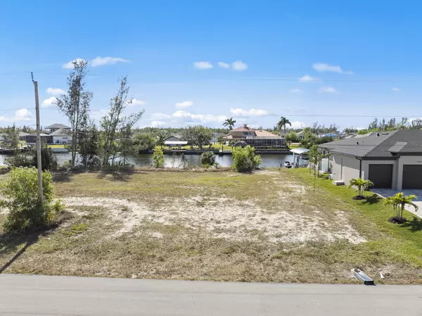 4110 NW 27th St, Cape Coral, FL 33993-8008