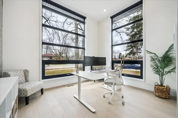 363 Burton Rd, Oakville, ON L6K 2L3