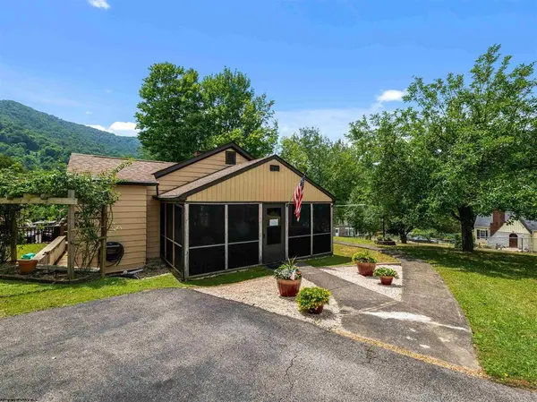 221 Addison St, Webster Springs, WV 26288-1101