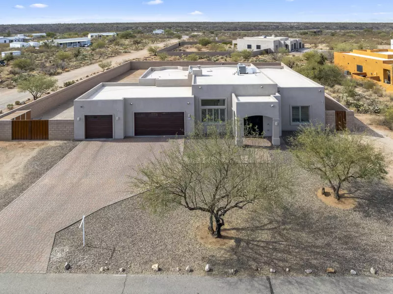 9090 S Halana Ln, Vail, AZ 85641-2492