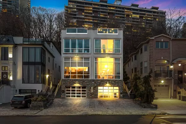 760 Undercliff Ave, Edgewater, NJ 07020-1452