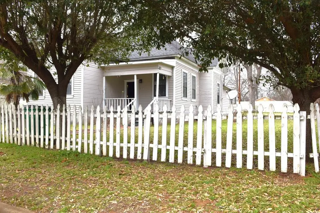 817 W Louisiana St, Palestine, TX 75801-8245