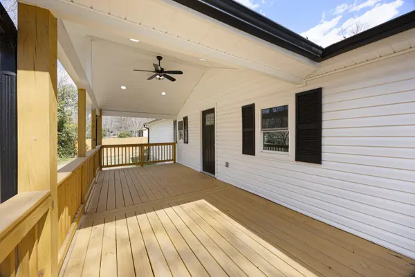 5015 Forestmont Dr, Matthews, NC 28105-5814