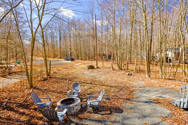 324 Stroud Ct, Pocono Lake, PA 18347-8229