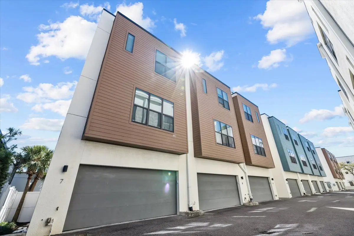 4810 W McElroy Ave #7, Tampa, FL 33611-3208