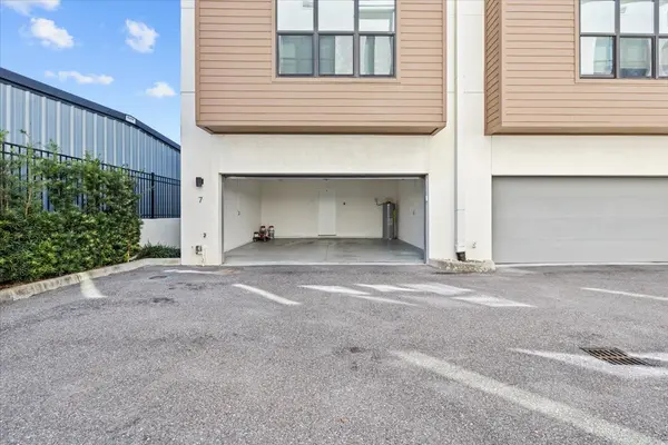 4810 W McElroy Ave #7, Tampa, FL 33611-3208