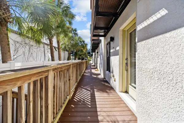 4810 W McElroy Ave #7, Tampa, FL 33611-3208