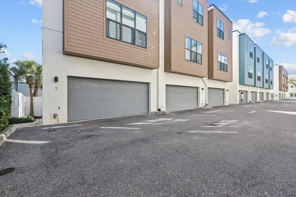 4810 W McElroy Ave #7, Tampa, FL 33611-3208
