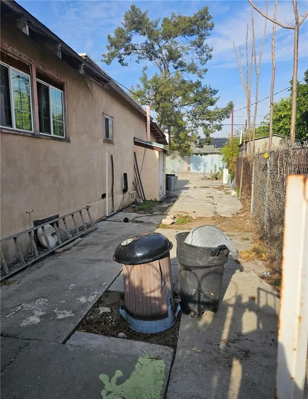 127 E Avenue 45, Los Angeles, CA 90031-1308