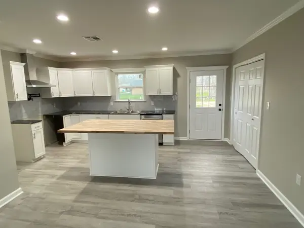 220 Garnet Dr, Opelousas, LA 70570-1260