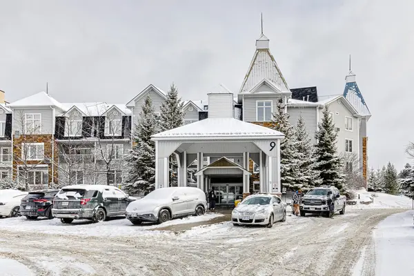 9 Harbout ST E Collingwood ON #4407-09