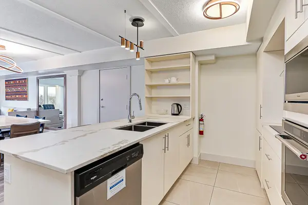 9 Harbout ST E Collingwood ON #4407-09