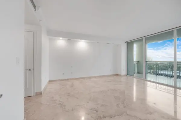 3400 SW 27th Ave #1805, Miami, FL 33133-2708