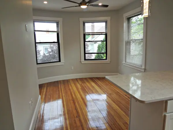 19 Seaverns Ave #2F, Jamaica Plain, MA 02130-2875