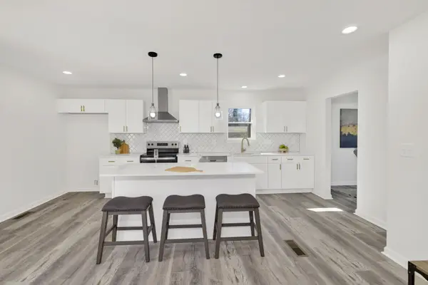 727 13th Ct, Pleasant Grove, AL 35127-3411