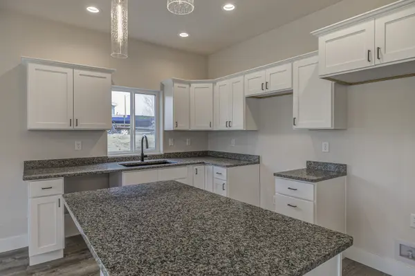 600 Badger Ln, Mills, WY 82644