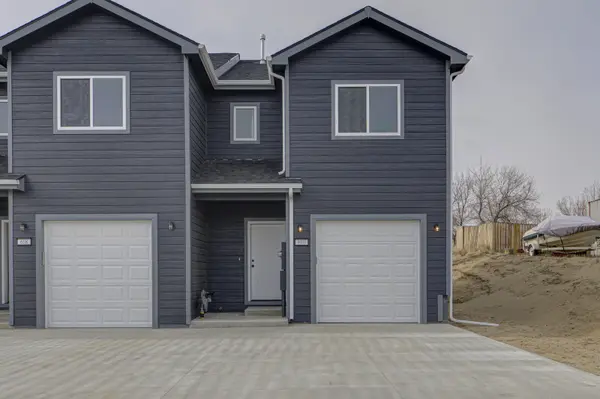 600 Badger Ln, Mills, WY 82644
