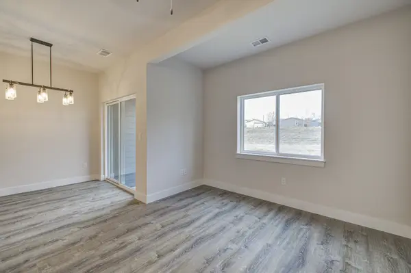 612 Badger Ln, Mills, WY 82644