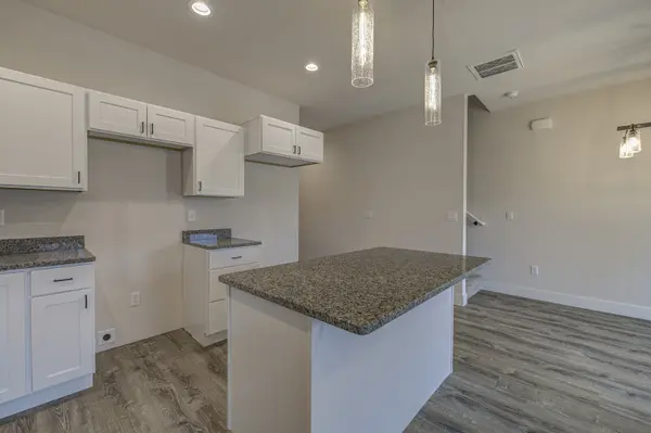 608 Badger Ln, Mills, WY 82644