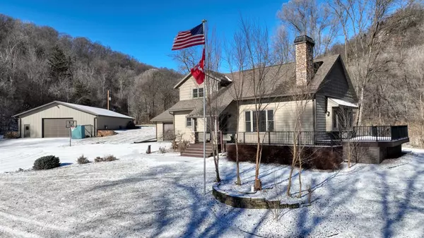 S790 Wrobel Rd, Chaseburg, WI 54621-8006